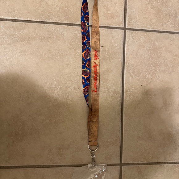 Harry Potter Hagrid’s Tervis and IOA 20th Anniversary Lanyard - Picture 2 of 4